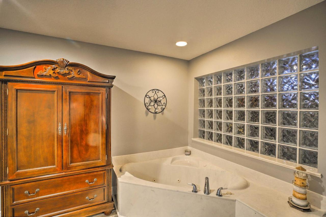 Waterfront Lake Placid Home With Dock And Fire Pit Ngoại thất bức ảnh